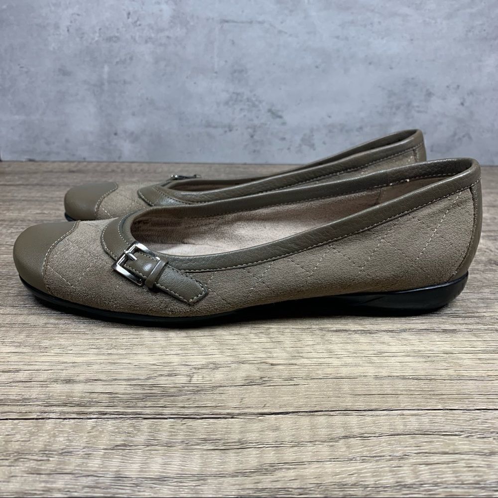 Liz Claiborne Kori~Ash/Pewter Suede Flats~Size 7M Women's